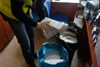 Policjanci zabezpieczyli nielegalny towar wart 30 tys. zł.