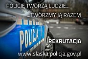 Obrazek przedstawia napis &quot;Policję tworzą ludzie twórzmy ją razem&quot; oraz adres strony internetowej śląskiej policji, wszystko na tle napisu POLICJA mieszczącego się na oznakowanym radiowozie