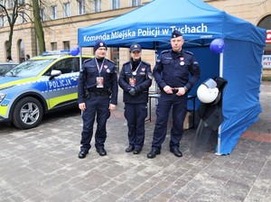 Na zdjęciu policjanci podczas obchodów 32. Finału Wielkiej Orkiestry Świątecznej Pomocy.